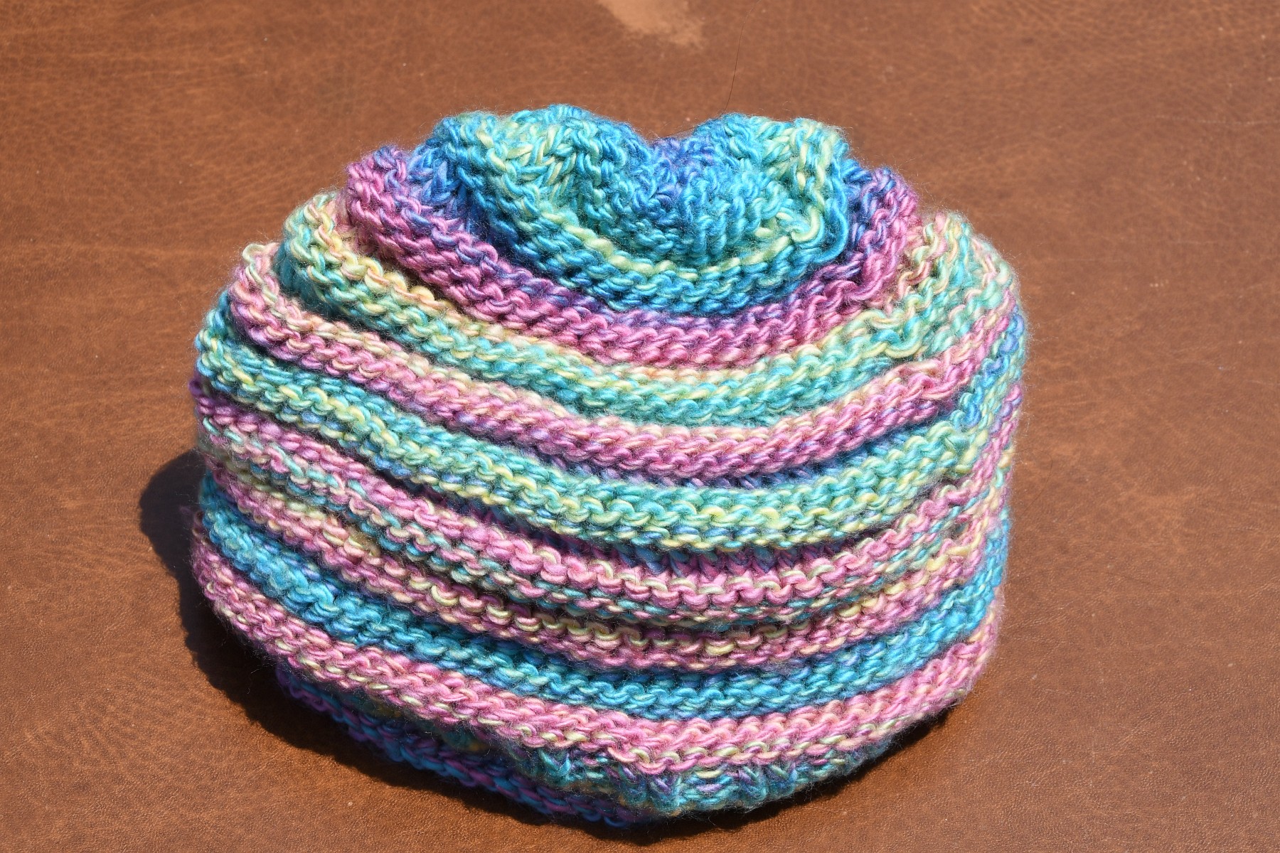 Handmade knit hat, color: Candied